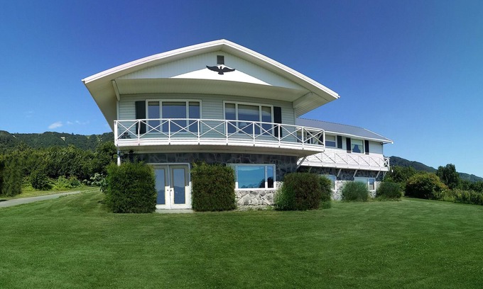 Kachemak House | Historic - Private 28 Acres - 180° Ocean View! - Carolyn's suite