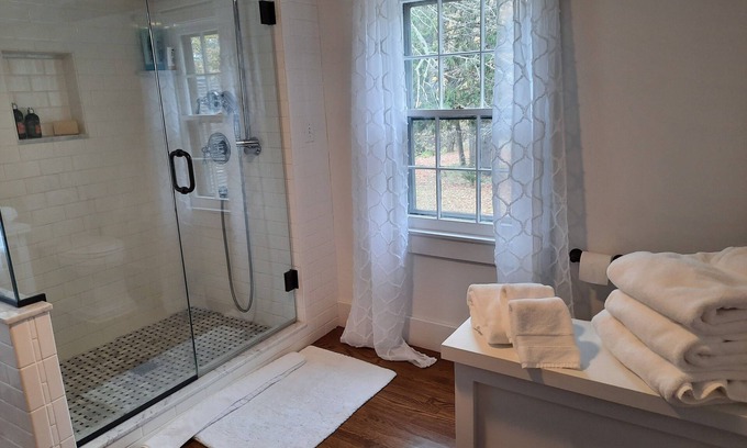 Ivoryton House | Historic Sanctuary on the Pond