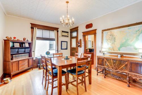 Tiffin House | Historic Tiffin Home about Half Mi to University!