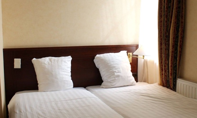 Sluis Hotel | Historic Town Stay – Sluis Room Close to Trails, Shopping & Local Cuisine