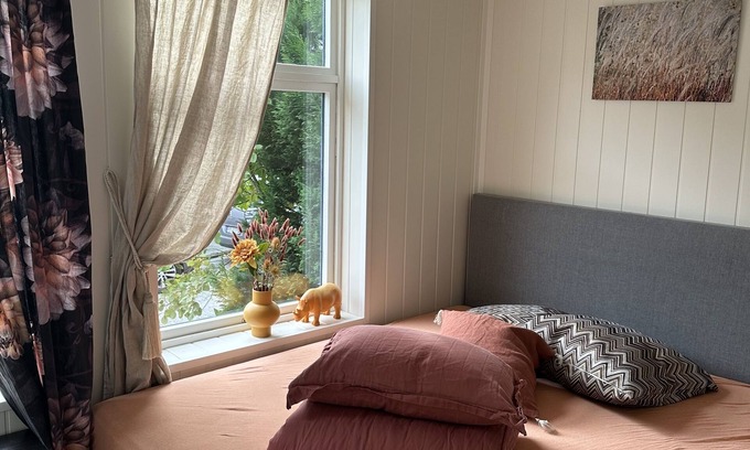 Alesund Apartment | Historical house ground floor. Downtown. One bedroom. 6 pers