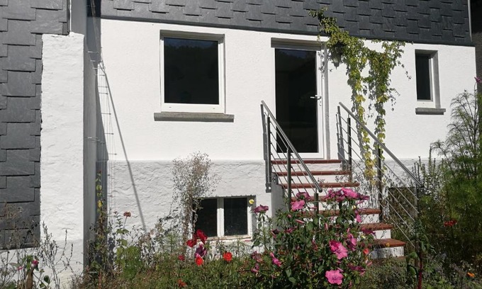 Holzhausen House | Historisches Ferienhaus "Schwalbennest" mit Eseln
