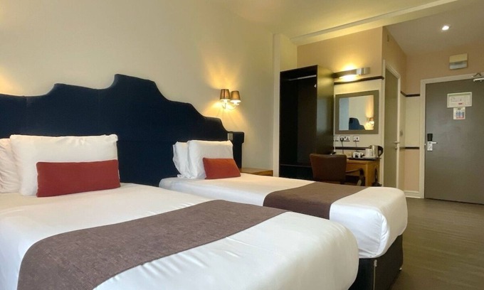 Newcastle-upon-Tyne Apartment | HNFC Stays - Business En-Suit