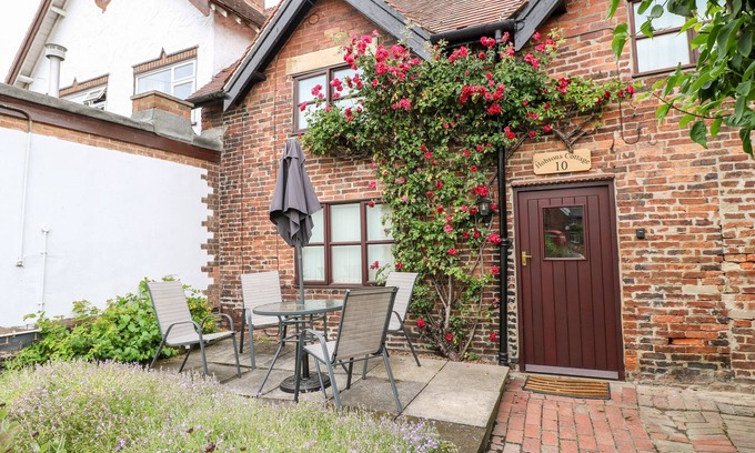 Ilkeston Cottage | Hobson's Cottage 10 Main Street