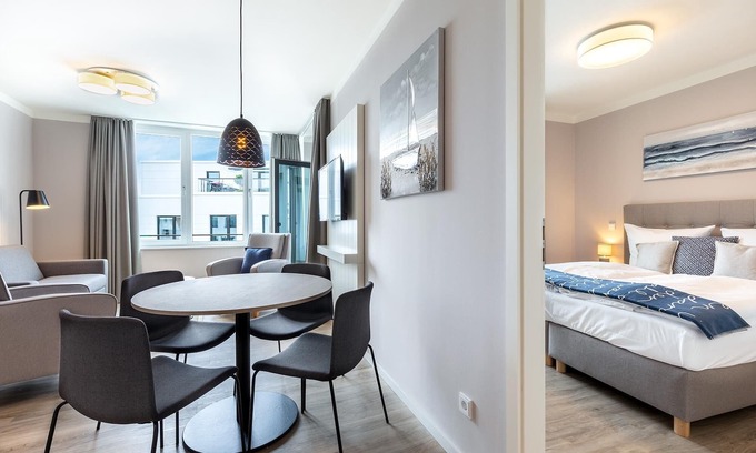 Alt-Travemunde/Ronnau Apartment | Hochwertiges Apartment in Ostseenähe mit Sonniger Loggia und Hauseigenem SPA
