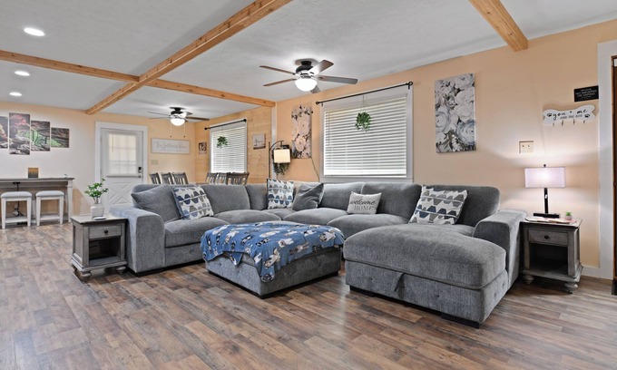 Lancaster House | Hocking Hills- Great Fall Rates-No Pet Fee
