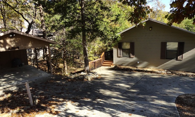 Lost Bridge Village House | Hojo's-Lakefront-Lakeview Home in a Private Setting-Marina Nearby-Community Pool