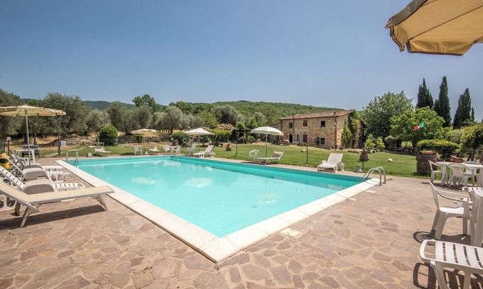 Castiglion Fibocchi Other | Holiday Apartment 'Trilocale Elisa' with Pool, Garden & Wi-Fi