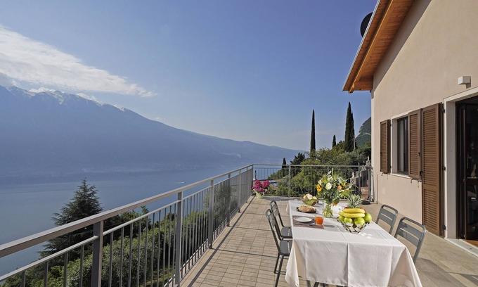 Arias Apartment | Holiday Apartment "Maison du Pralonc - Cielo" with Lake and Mountain View