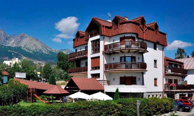 Tatranska Lomnica Apartment | Holiday apartment with TV and fireplace