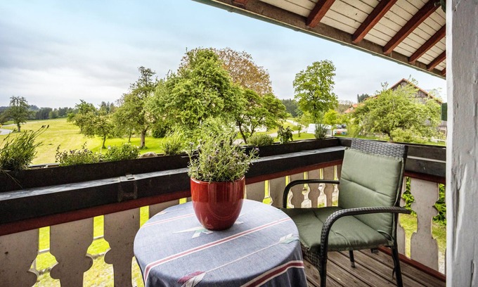 Eggenreute Apartment | Holiday Apartment 'Klosterhof Eggenreute' with Mountain View