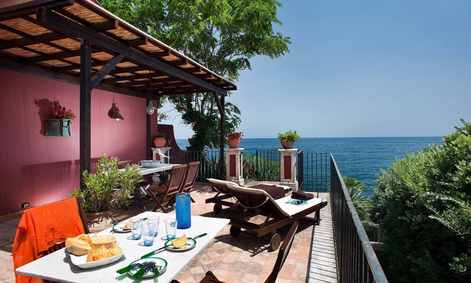 Torre Archirafi Apartment | Holiday apartment with sea access on the Ionian Coast, Sicily
