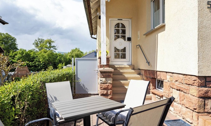Buttlar Apartment | Holiday Apartment Rhön-Kutscher with Mountain View, Terrace and Wi-Fi