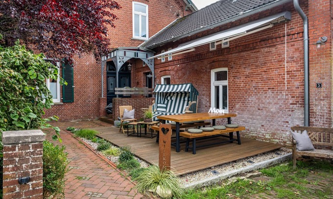Sandstedt Apartment | Holiday Apartment 'Ebbe' with Shared Garden & Wi-Fi incl. towels