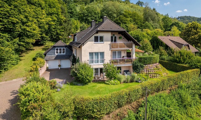 Delliehausen Apartment | Holiday Apartment "Fasse" with Private Terrace and Wi-Fi