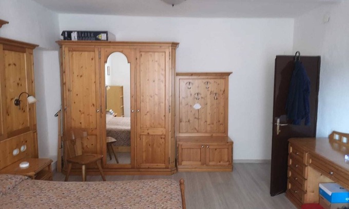 Lona-Lases Apartment | Holiday Apartment "Francesca" near Lake with Terrace