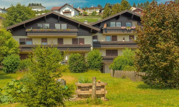 Seeham Apartment | Holiday Apartment "Herbert" with Private Terrace & Wi-Fi