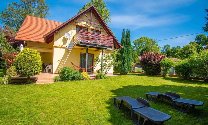 Balatonlelle Apartment | Holiday apartment 500 metres from the beach