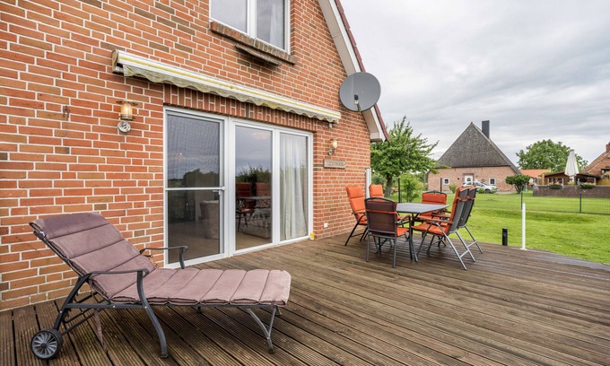 Brenkenhagen Apartment | Holiday Apartment "Lichtblick" with Private Terrace, Private Garden and Wi-Fi