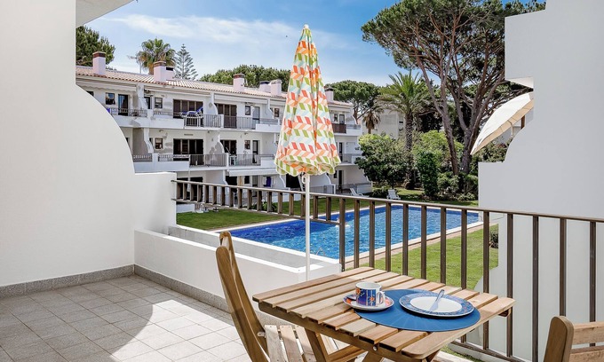 Vilamoura Apartment | Holiday Apartment 'Moura Mar' with Shared Pool, Shared Garden & Wi-Fi