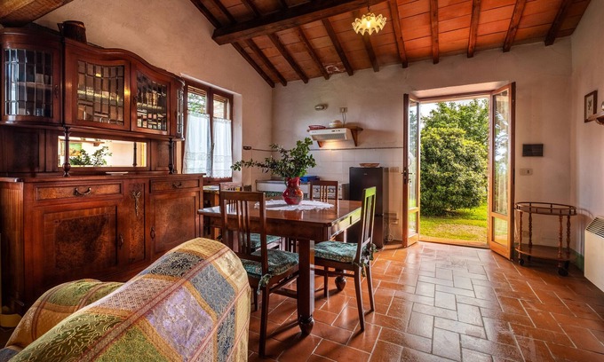 Gallina Apartment | Holiday Apartment "Oleandro" with Shared Pool & Wi-Fi
