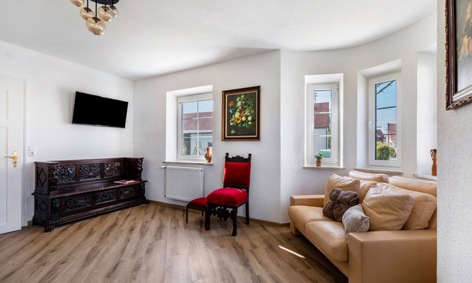 Oxenbronn Apartment | Holiday Apartment 'Romantika - Ground Floor' with Shared Garden and Wi-Fi