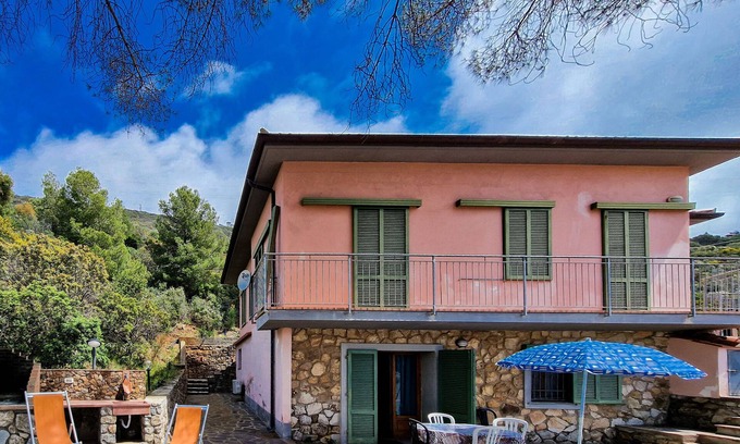 Innamorata Apartment | Holiday Apartment "Villa Mirella Bilocale" with Private Terrace, A/C & Wi-Fi