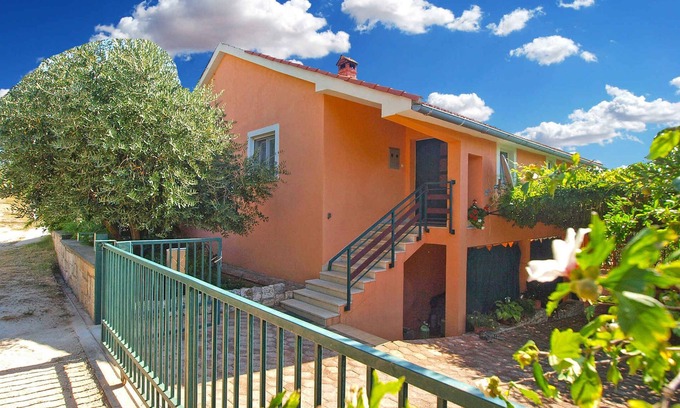 Peruski Apartment | Holiday apartment with air conditioning