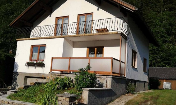 Hollenstein an der Ybbs Apartment | Holiday house with 4 bedrooms and terrace