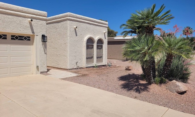Cottonwood House | Holiday fun with Golf Course Views!