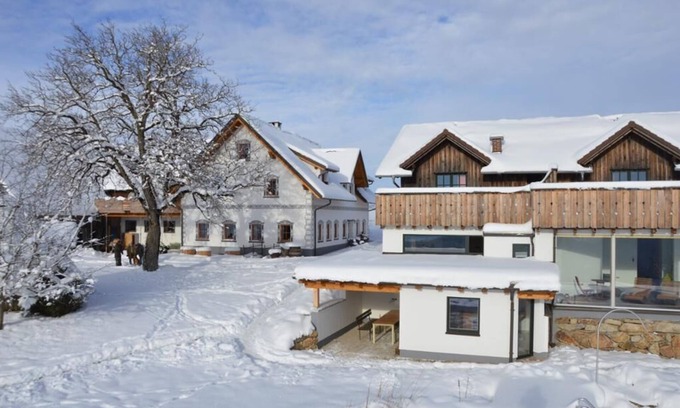 Waidhofen An Der Ybbs Apartment | Holiday home with a balcony with a view of the Ybbstal Alps