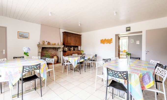 Saint-Etienne-du-Bois House | Holiday Home 'Gîte La Clé Des Champs' with Private Terrace and Private Garden