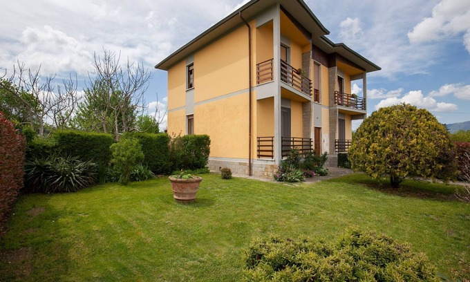 Borgo San Lorenzo House | Holiday Home near Florence with Garden