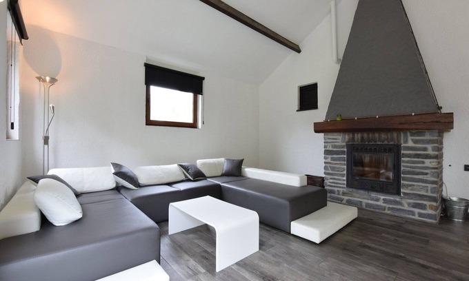 La Roche-en-Ardenne House | Holiday Home in Ardennes with Pool & Jacuzzi
