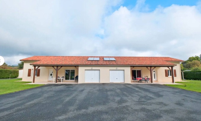 Savignac-les-Eglises House | Holiday Home 'Duo De Maisons Avec Piscine Et Clim' with Shared Pool, Wi-Fi and Air Conditioning