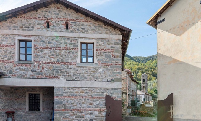 Argigliano House | Holiday Home in Casola with Private Pool