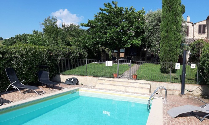 Bollano House | Holiday Home near Lake Chiusi with Pool