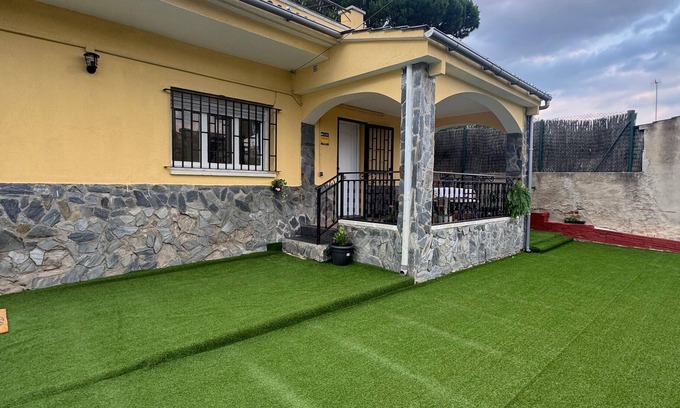 Macanet de la Selva House | Holiday Home 'Can Dornena Refugio Con Encanto' with Mountain View, Wi-Fi and Air Conditioning