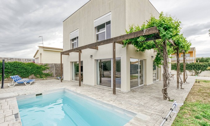 Sant Pere Pescador House | Holiday Home 'Sant Pere' with Private Pool, Private Terrace and Wi-Fi
