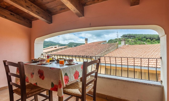 Scano di Montiferro House | Holiday Home 'Grande Casa Nel Villaggio' with Mountain View, Private Terrace and Wi-Fi