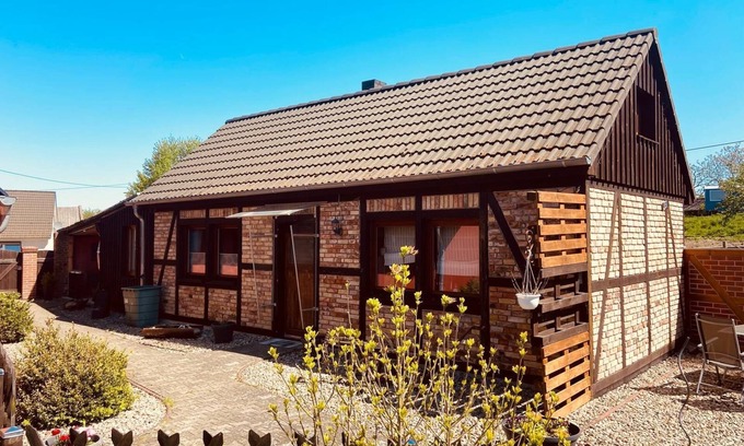 Warnitz House | Holiday Home 'Alte Schmiede' with Private Terrace and Wi-Fi
