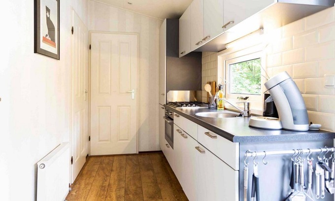 Veen Ski Chalet | ✓ Holiday Home at Recreatiepark het Esmeer ✓ Holiday home for 4 persons✓ Located in Aalst (Gelderland) ✓ Holiday park by the water ✓ Book directly at the park