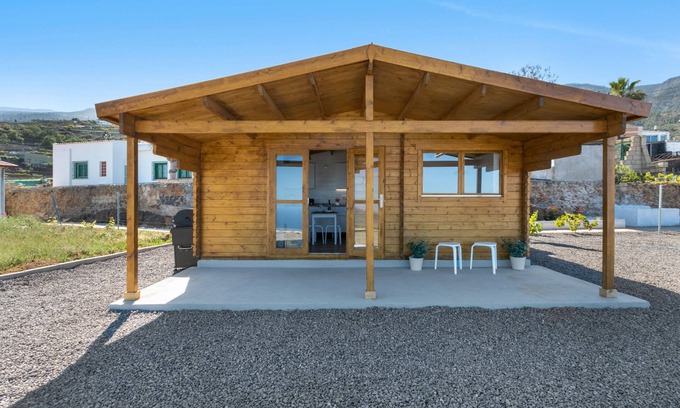 Arafo House | Holiday Home 'B Y J' with Sea Views, Private Terrace and Wi-Fi
