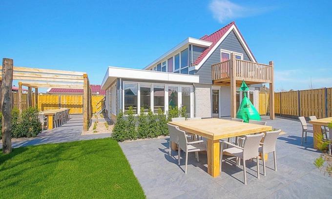 Callantsoog House | Holiday Home by Dutch Beach with Games