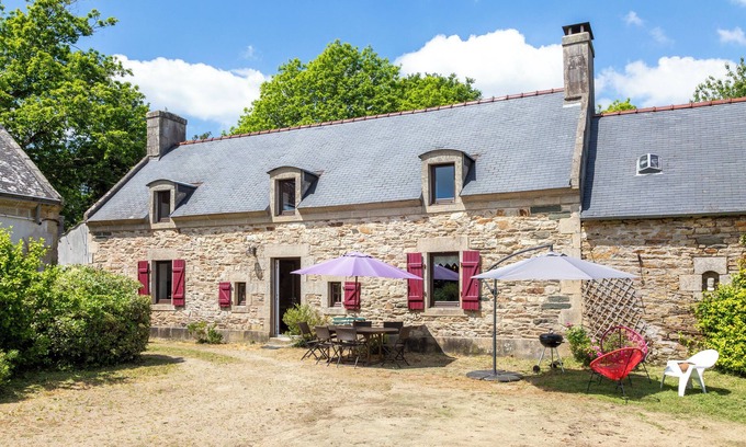 Ploneour-Lanvern House | Holiday Home 'Charme Armorine' with Private Garden