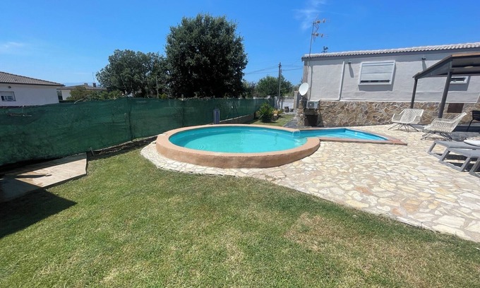 Sils House | Holiday Home 'Can Dennis' with Private Pool, Wi-Fi and Air Conditioning