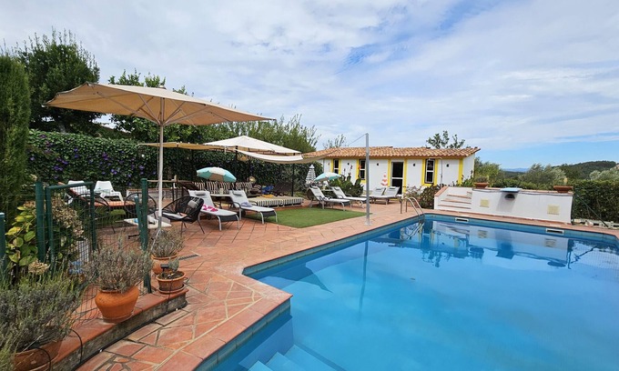 Nossa Senhora do Pranto House | Holiday Home "Casa Do Campo Dornes Três" with Shared Pool, Shared Garden & Wi-Fi