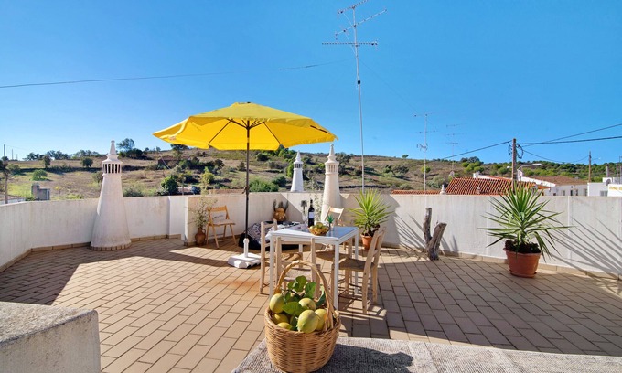Carvalhinhos House | Holiday Home "Casa do Lavrador Furnazinhas" with Mountain View & Wi-Fi