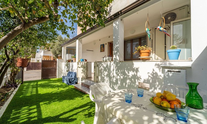 Carbonia House | Holiday Home "Casa Gio" with Shared Garden & Wi-Fi