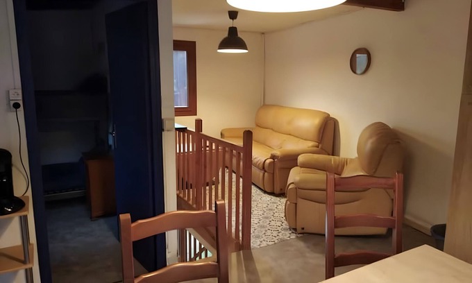 Roquefeuil House | Holiday Home 'Dans Les Pyrénées Audoises' with Mountain View, Private Terrace and Wi-Fi